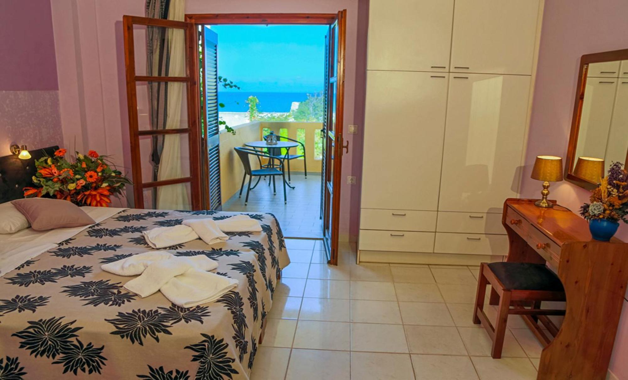 Asterias Studios & Apartments カリヴェス 部屋 写真