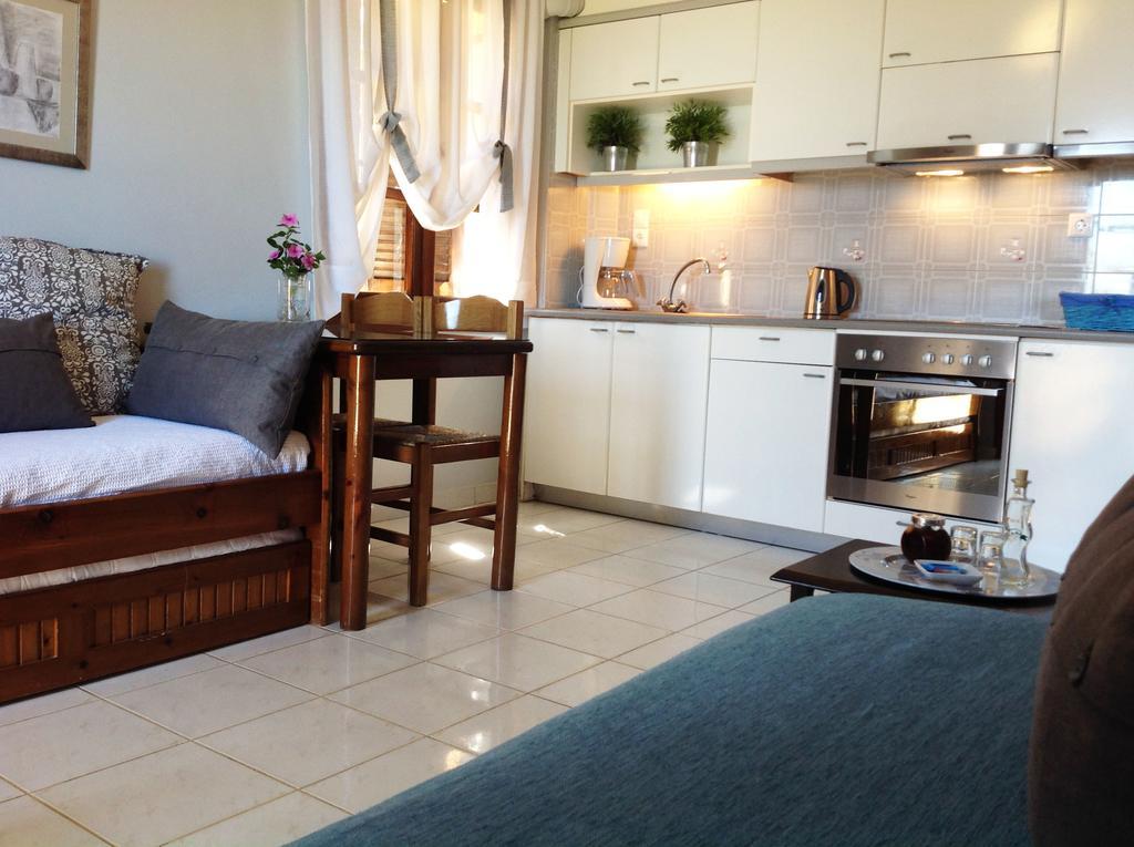 Asterias Studios & Apartments カリヴェス 部屋 写真